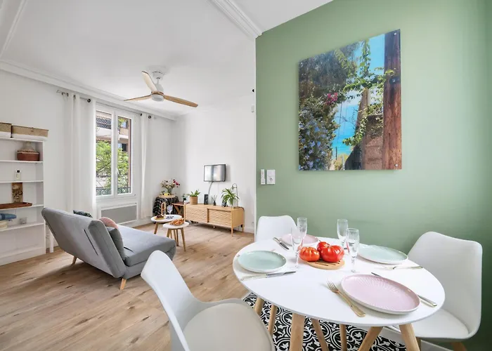 Pink Palace - Quartier Authentique Liberation Apartman *